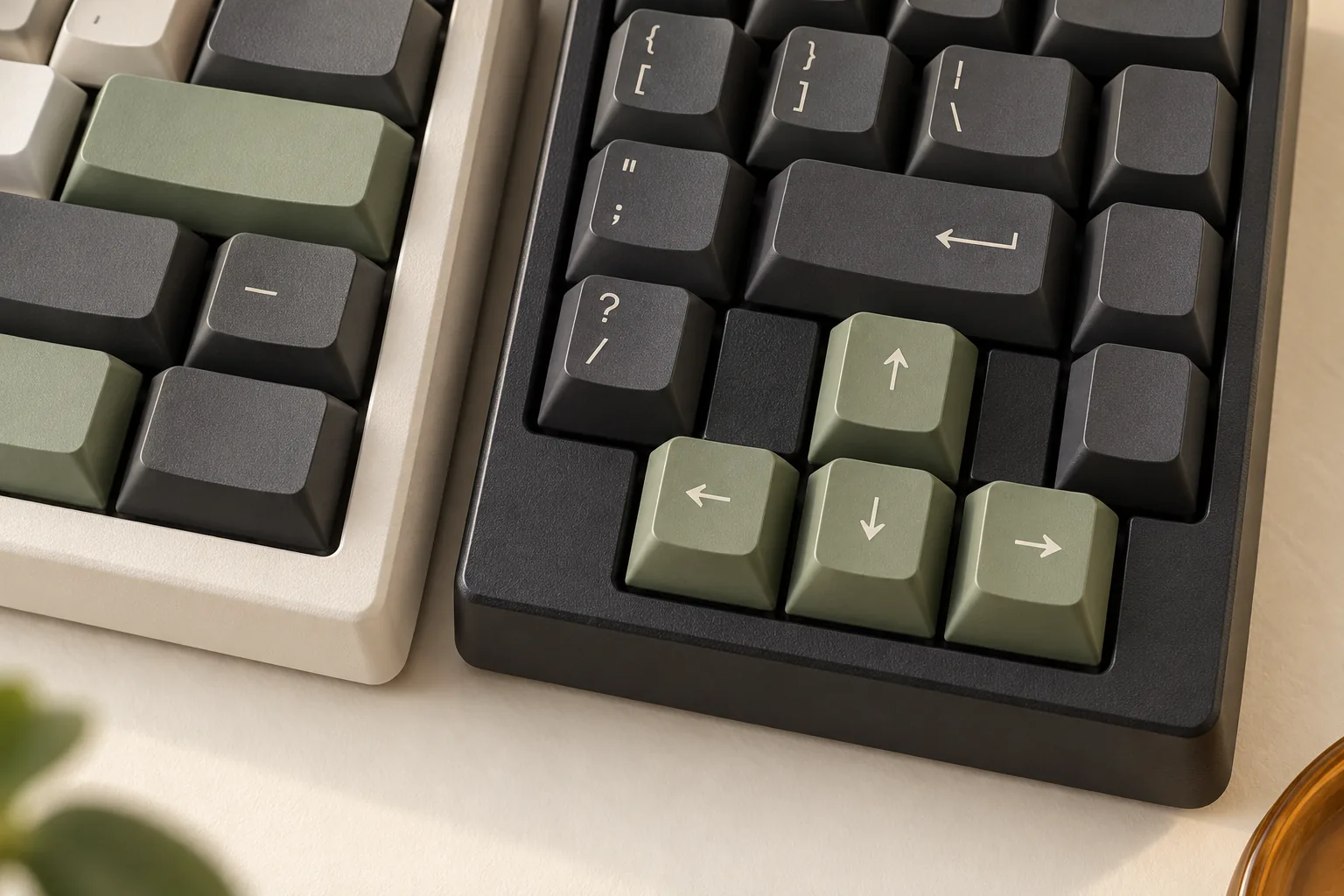 Illustration of two compact keyboard corners, highlighting a complete inverted-T arrow cluster on the right.